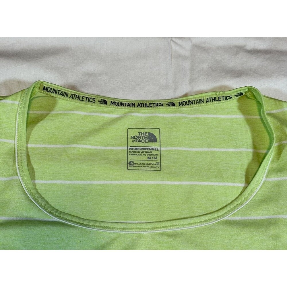 The North Face Women Top T-Shirt  Sz M Mountain Athletic Flashdry - XD Green - Picture 2 of 7